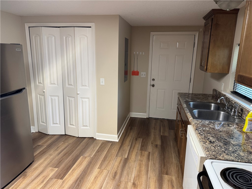 828 Knox Street Nahunta, GA 31553 - Photo 8 of 16