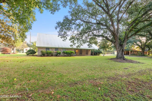 $195,000 | 135 Oak Drive, St. Martinville, LA 70582