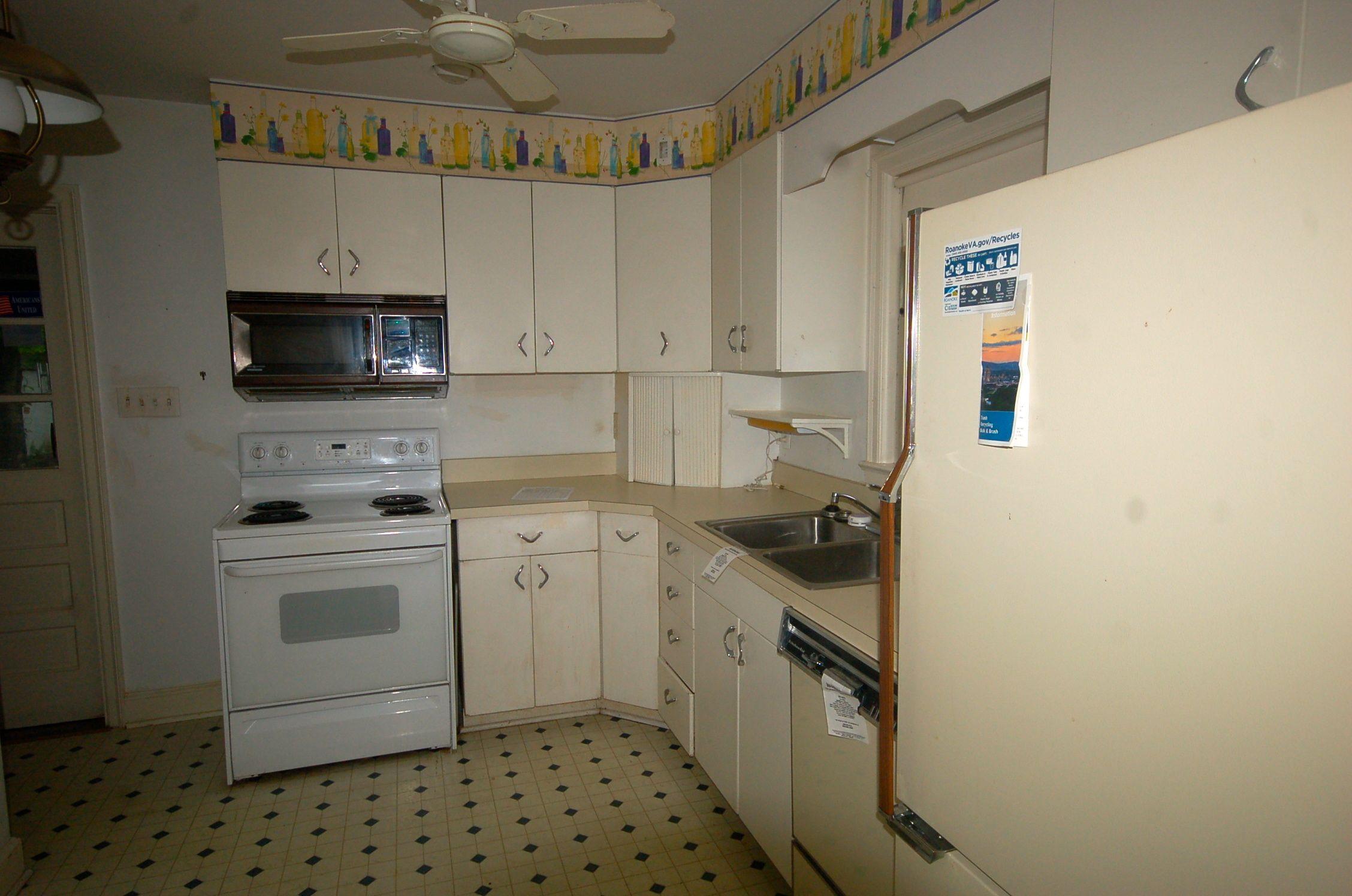 2361 Howard Road Southwest Roanoke, VA 24015 - Photo 5 of 24 KITCHEN