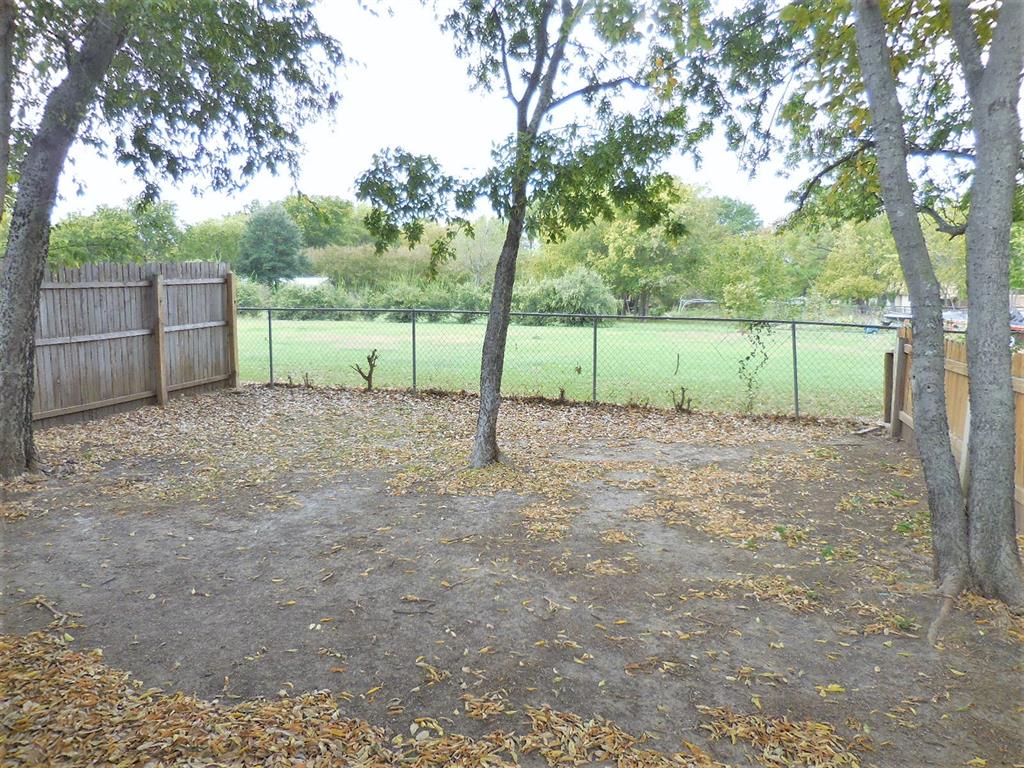 3307 Gardenview Circle Denton, TX 76207 - Photo 11 of 11 a view of a backyard