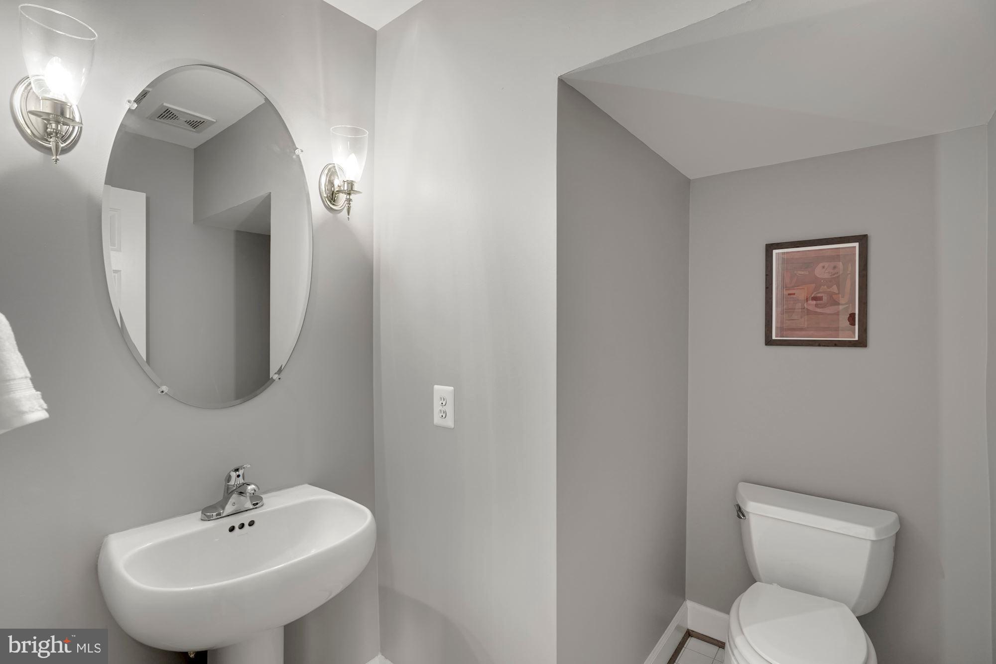 11502 Waterhaven Court Reston, VA 20190 - Photo 5 of 26 Main Level - Powderoom