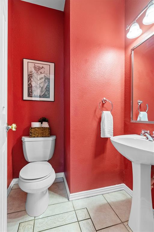 1017 Tanglewood Lane Flower Mound, TX 75028 - Photo 18 of 38 This well-designed bathroom provides comfort and simplicity for guests or everyday use.