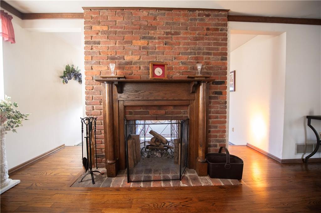 407 Golden Grove Road Baden, PA 15005 - Photo 12 of 38