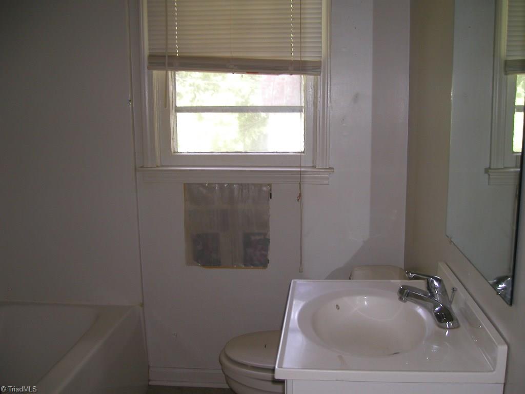 781 Cornatzer Road Mocksville, NC 27028 - Photo 6 of 14 Bathroom.