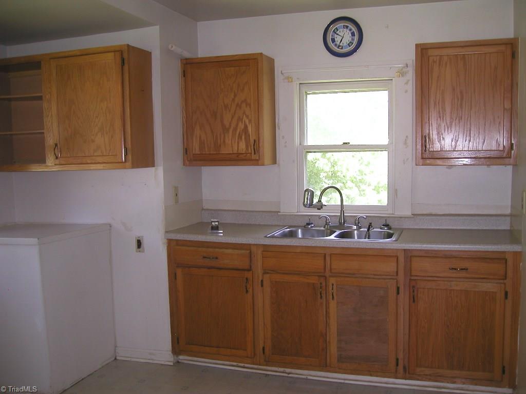 781 Cornatzer Road Mocksville, NC 27028 - Photo 9 of 14 Kitchen area.