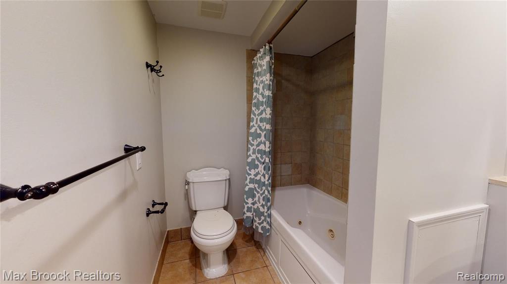 4990 Arrowhead Road West Bloomfield, MI 48323 - Photo 27 of 48