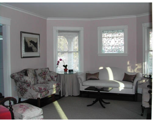 11 Seaver Street Wellesley, MA 02481 - Photo 3 of 12 Gallery Image 3