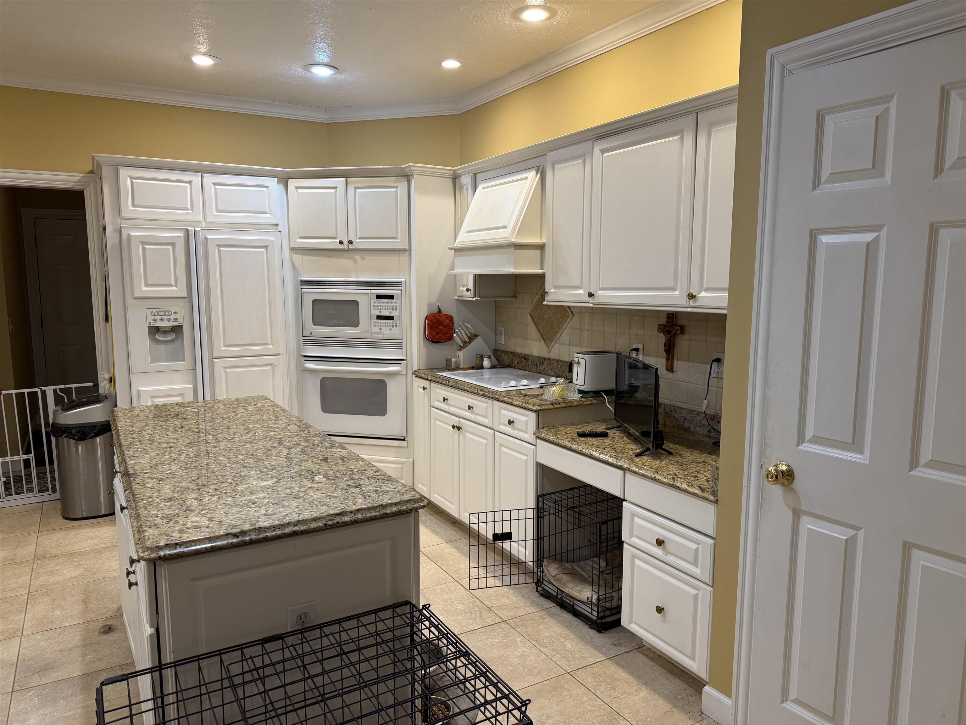 649 Roxbury Road Rockford, IL 61107 - Photo 12 of 30 Gallery Image 12