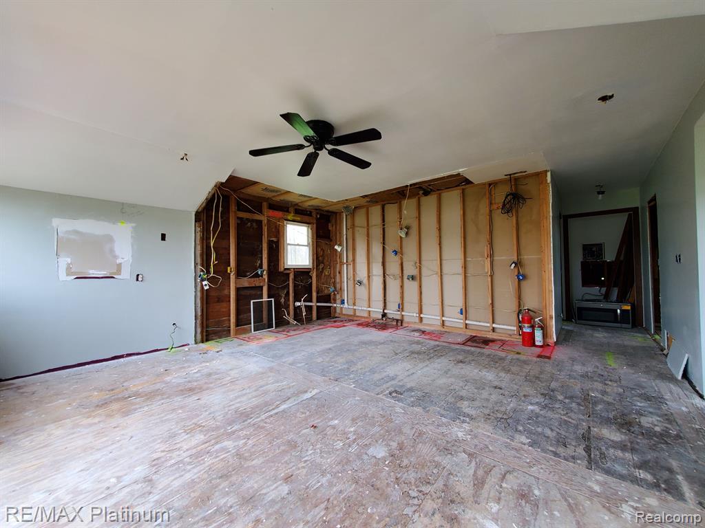 2139 Wiggins Road Fenton, MI 48430 - Photo 7 of 11