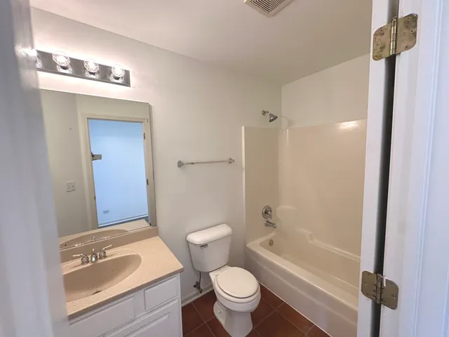 $2,600 | 31782 Pine View Boulevard, Lakemoor, IL 60051