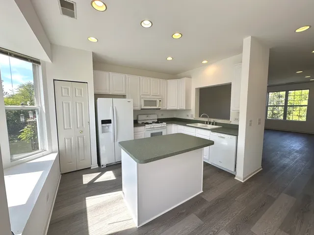 $2,600 | 31782 Pine View Boulevard, Lakemoor, IL 60051