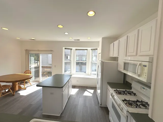 $2,600 | 31782 Pine View Boulevard, Lakemoor, IL 60051