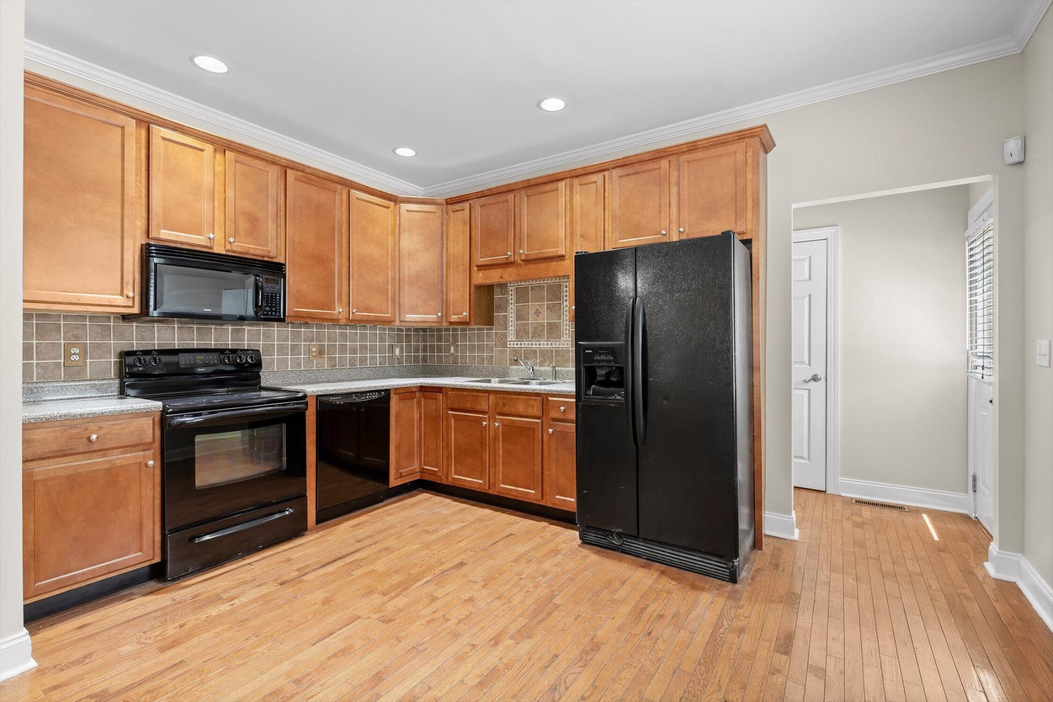 808 Fairview Avenue Chattanooga, TN 37403 - Photo 3 of 25