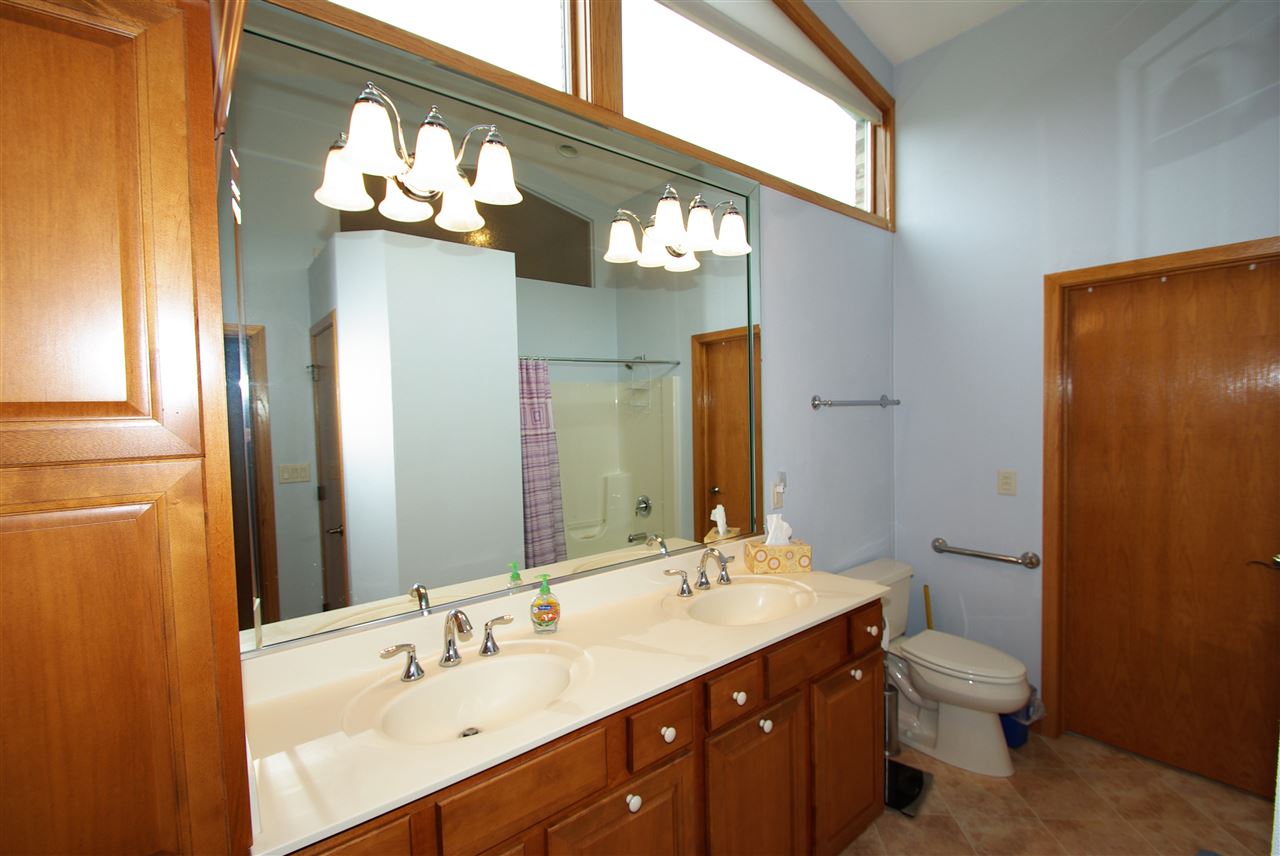 202 Rivers Edge Drive Cherry Valley, IL 61016 - Photo 10 of 17 Gallery Image 10