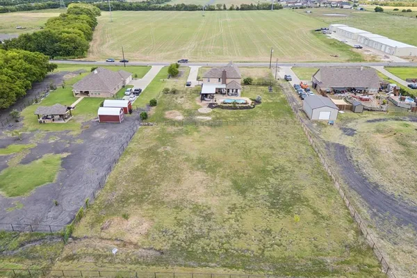 $600,000 | 2541 County Road 643, Nevada, TX 75173