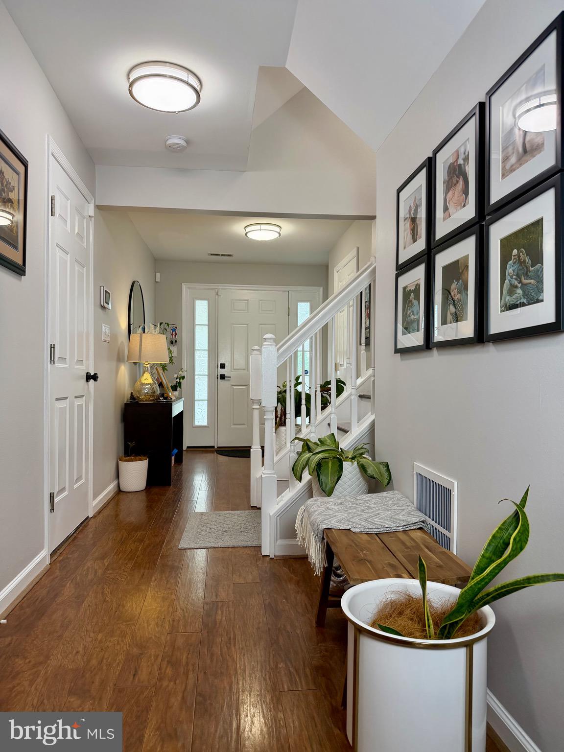7108 Wheeling Way Gainesville, VA 20155 - Photo 3 of 45 a living room with furniture and a potted plant