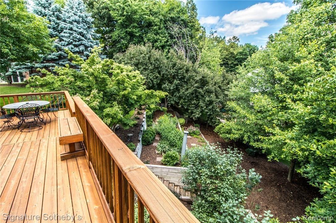 1650 Scenic Hollow Rochester, MI 48306 - Photo 25 of 60 172018HDR.jpg