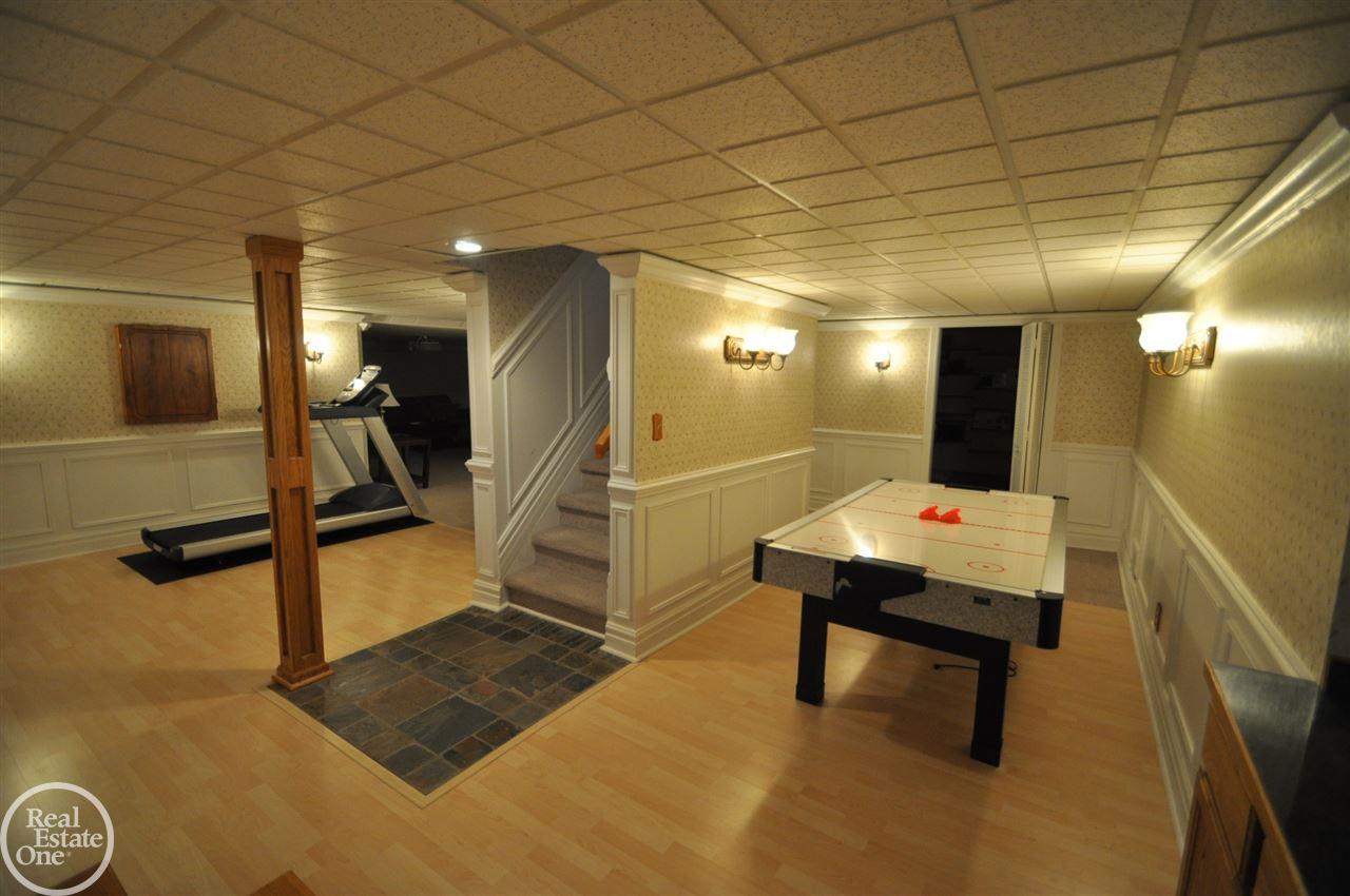 2025 Ridgefield Court Rochester Hills, MI 48306 - Photo 20 of 30