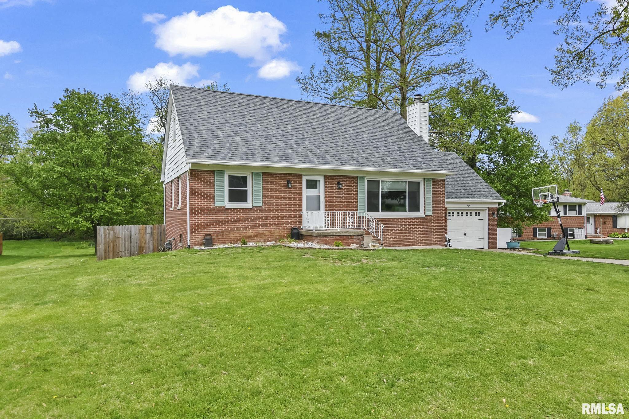 8 Circle Drive Rochester, IL 62563 - Photo 2 of 41