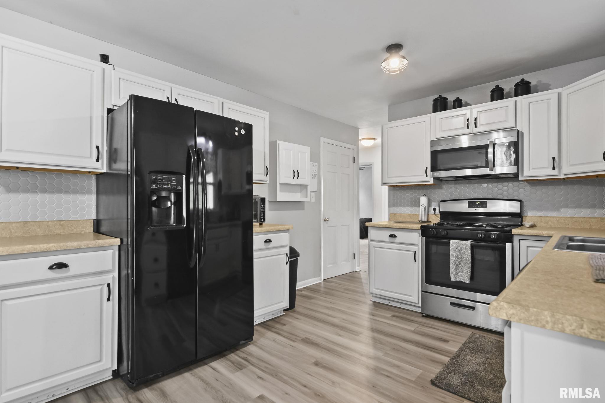 8 Circle Drive Rochester, IL 62563 - Photo 9 of 41