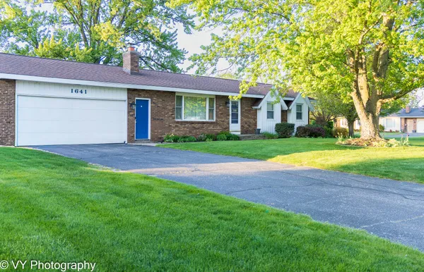 $409,900 | 1641 Willowbrook Drive, Jenison, MI 49428