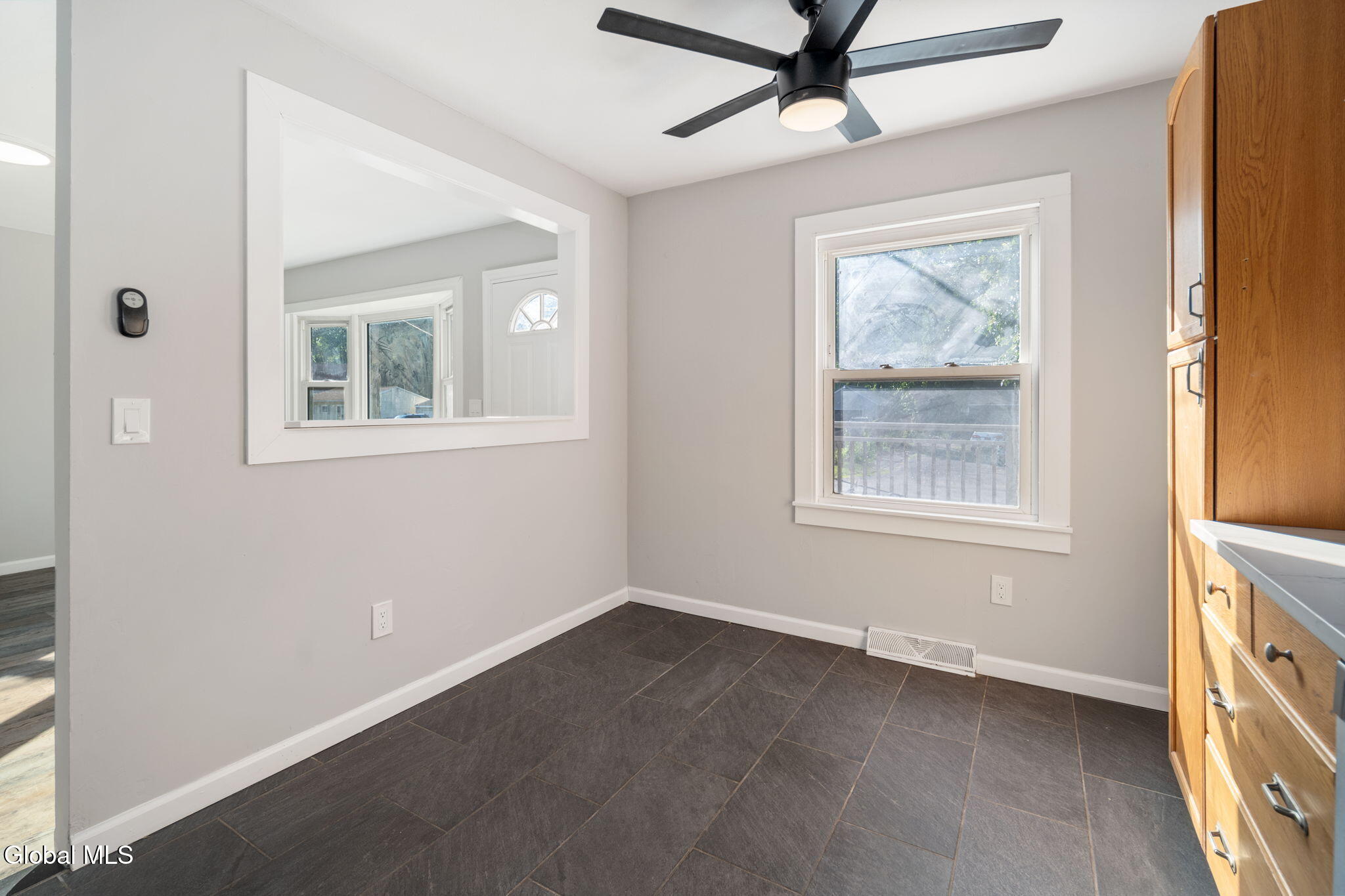 420 Chiswell Road Schenectady, NY 12304 - Photo 13 of 34 13-420ChiswellSt_13