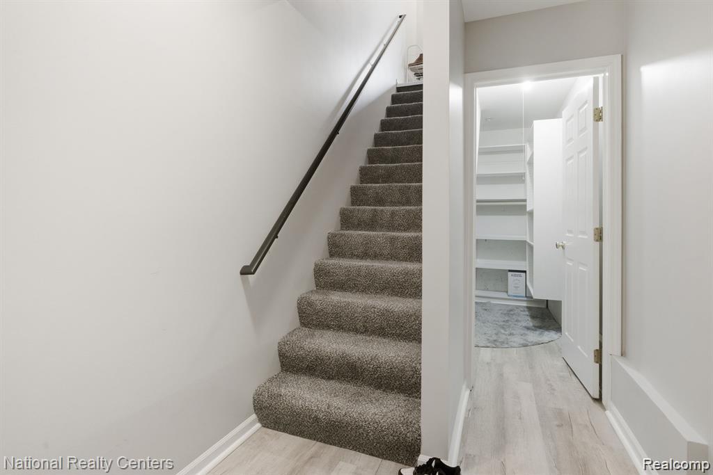 16878 Farmington Road Livonia, MI 48154 - Photo 2 of 24