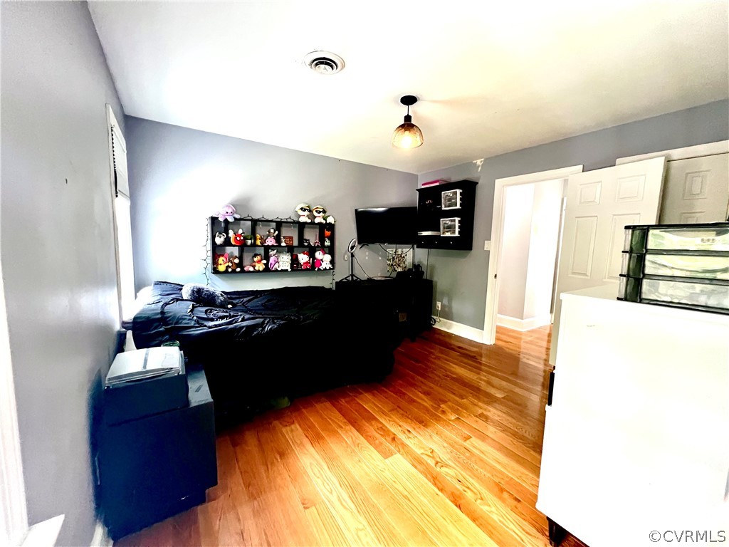 13604 Winterberry Ridge Midlothian, VA 23112 - Photo 35 of 50 a living room with furniture and a flat screen tv