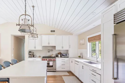 $2,695,000 | 3 Conrad Road, Shelter Island, NY 11964