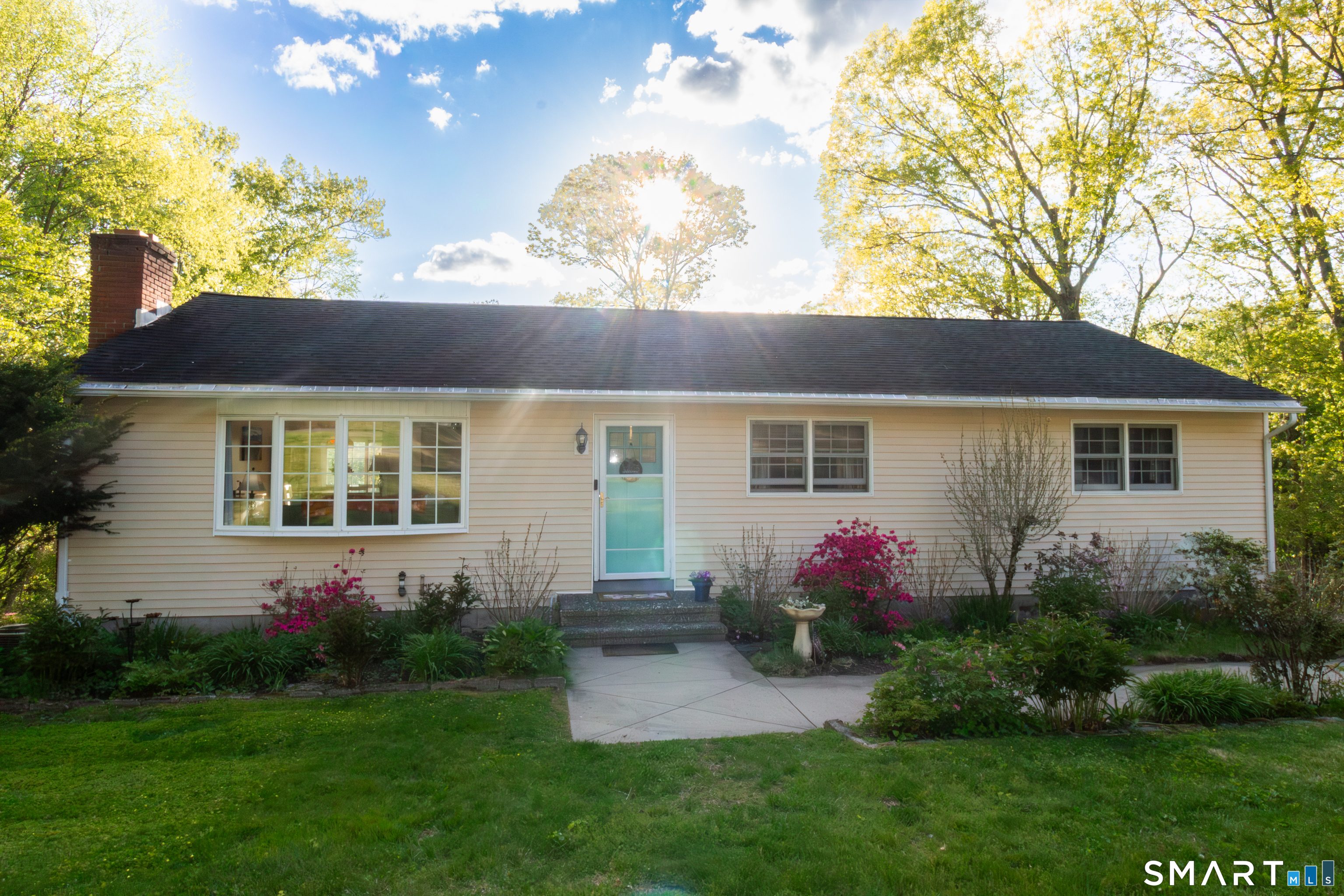 23 Button Road Shelton, CT 06484 - Photo 2 of 33