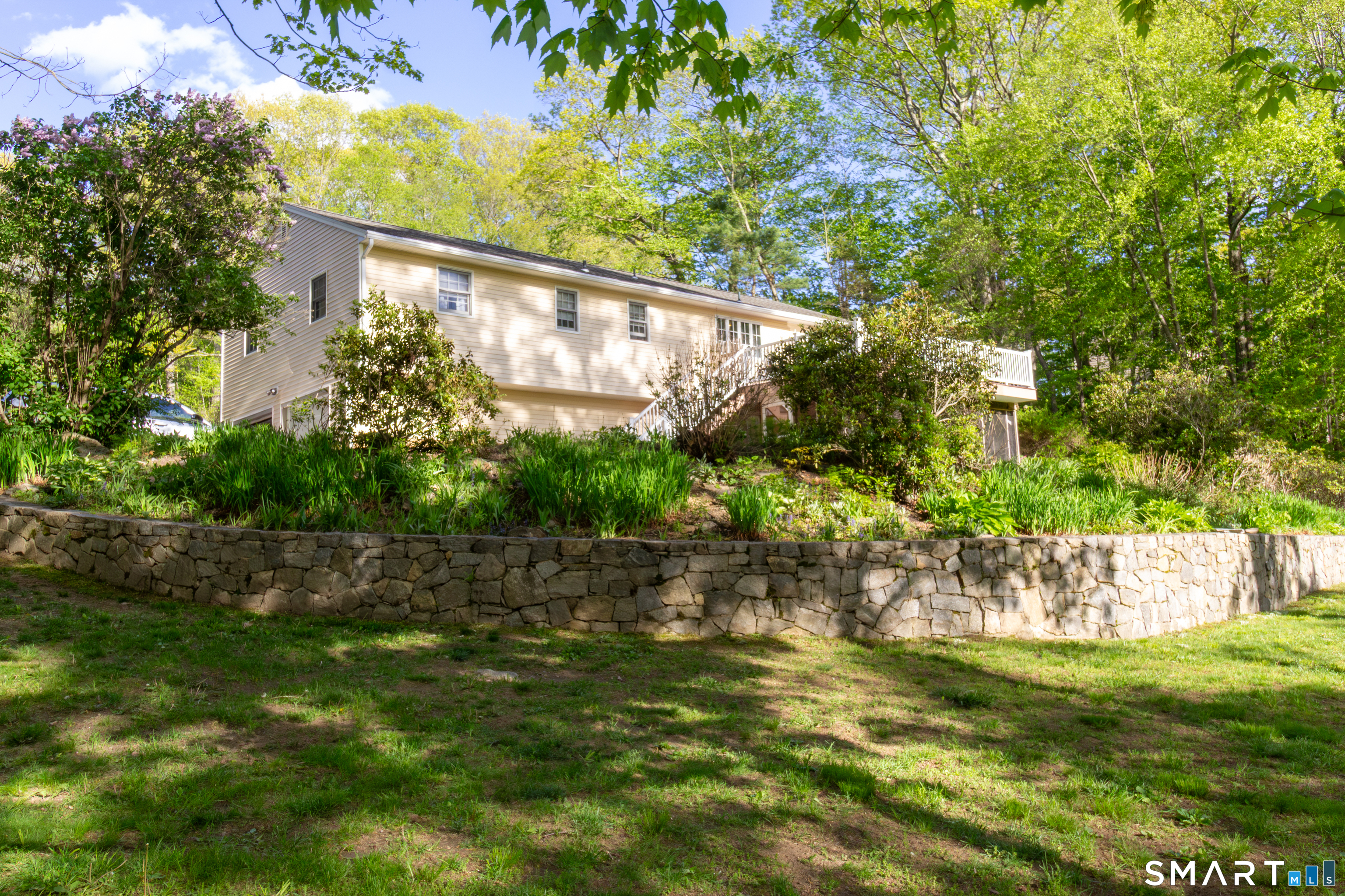 23 Button Road Shelton, CT 06484 - Photo 7 of 33