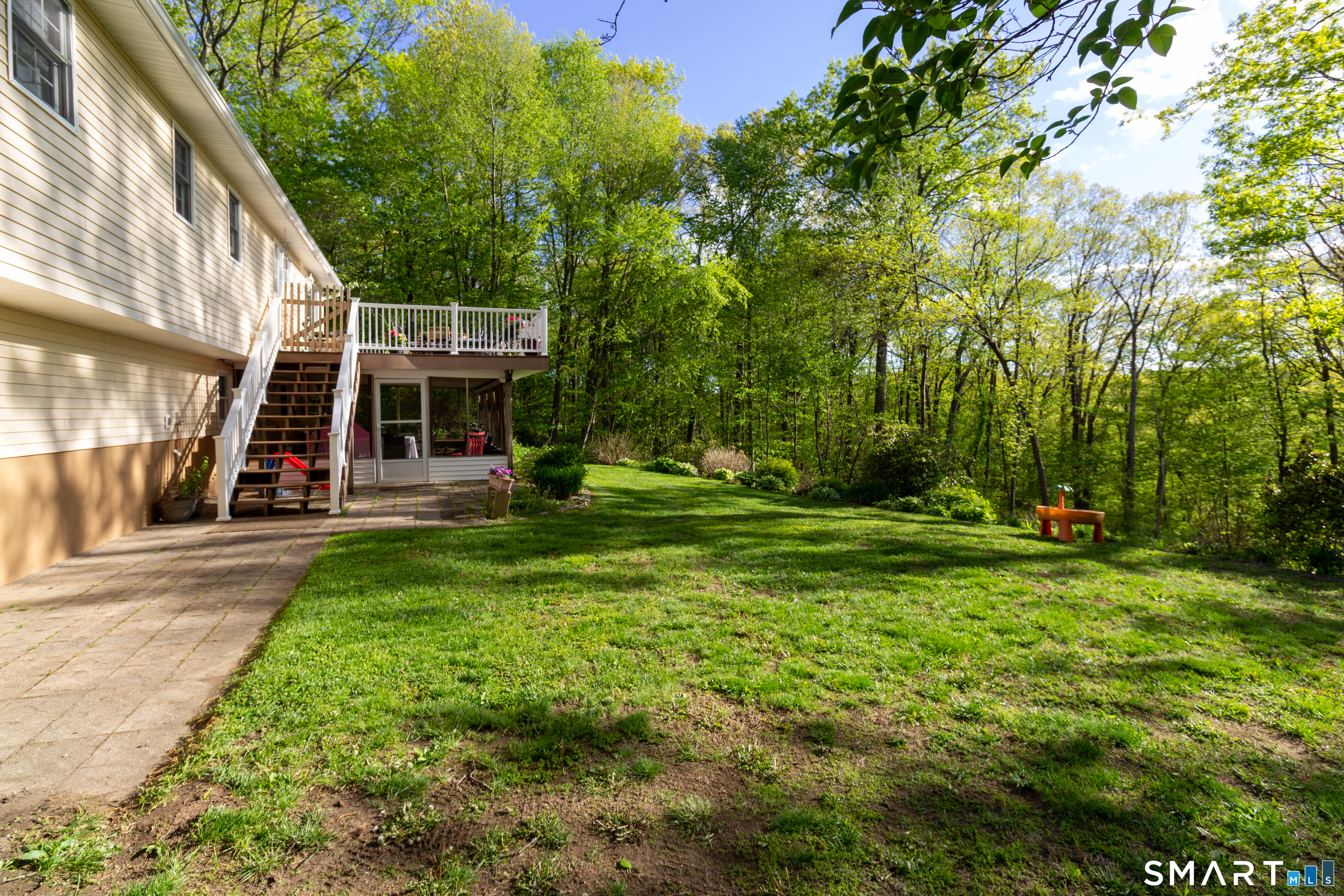 23 Button Road Shelton, CT 06484 - Photo 9 of 33