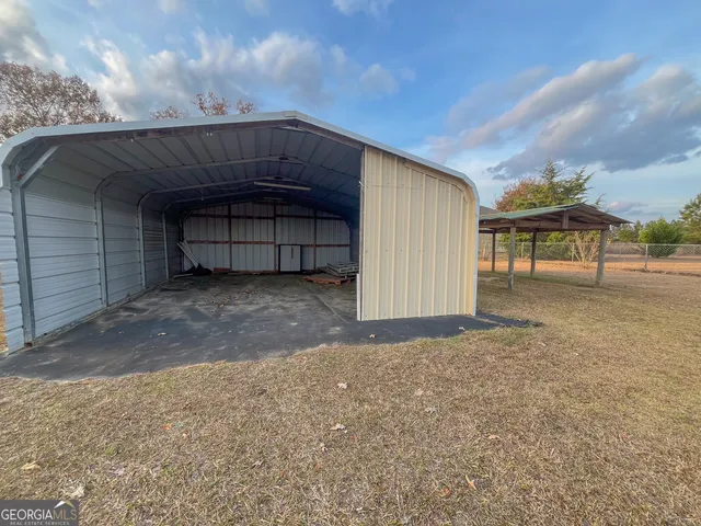 a view of a house with a backyard