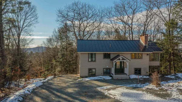 $516,000 | 235 Fox Lane, Hartford, VT 05059