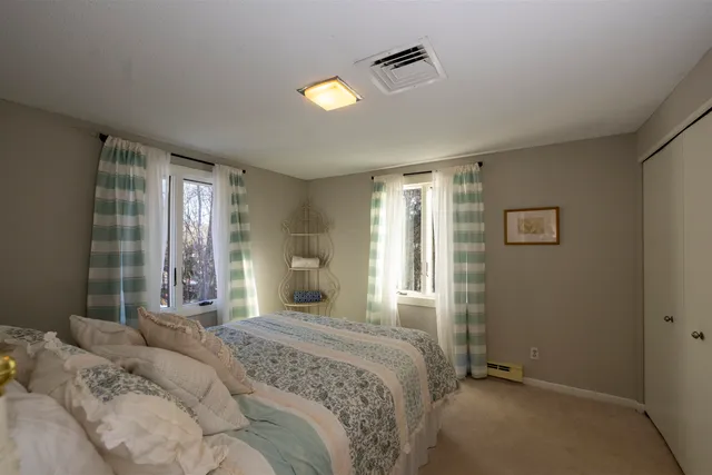 $525,000 | 235 Fox Lane, Hartford, VT 05059