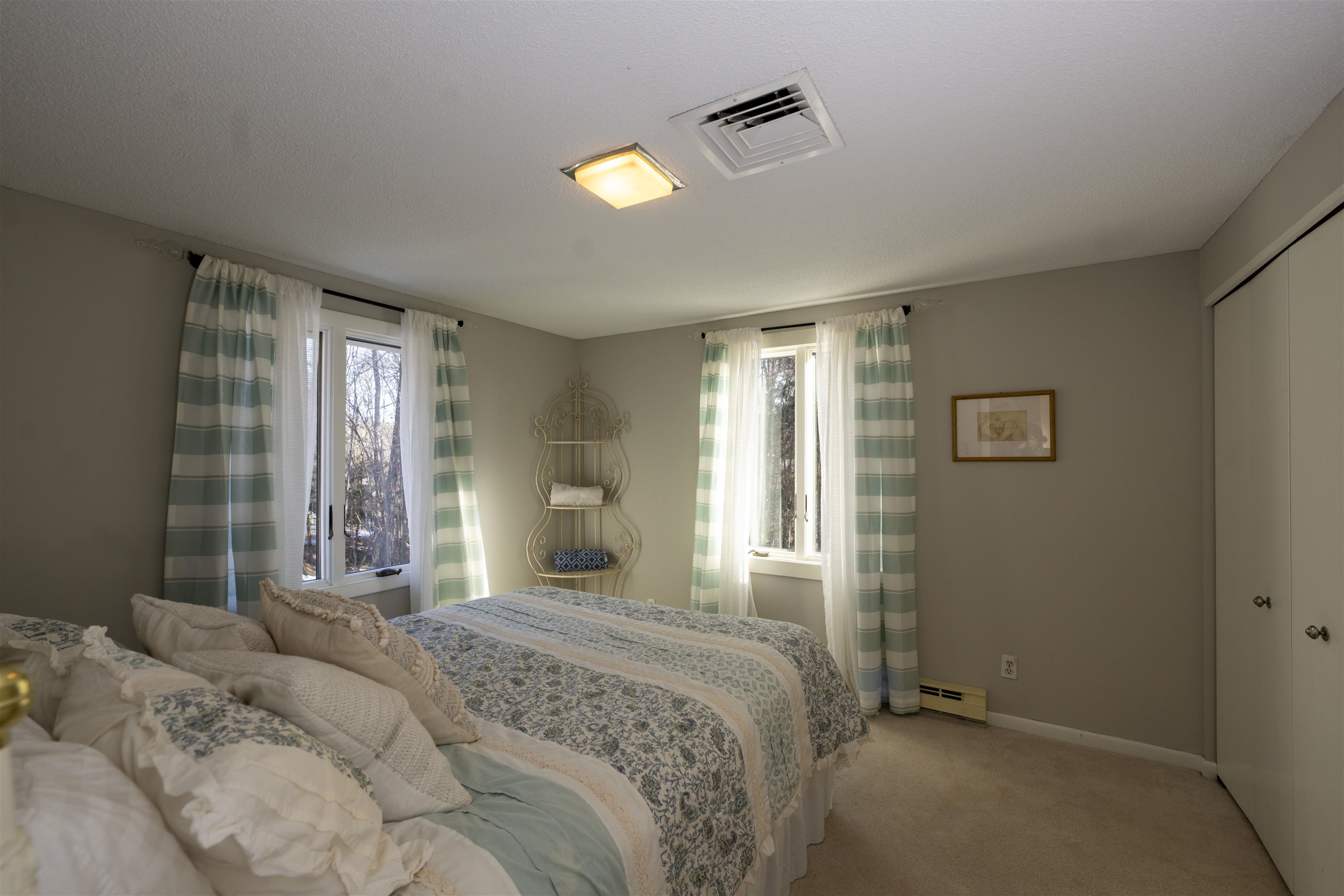 235 Fox Lane Hartford, VT 05059 - Photo 17 of 30