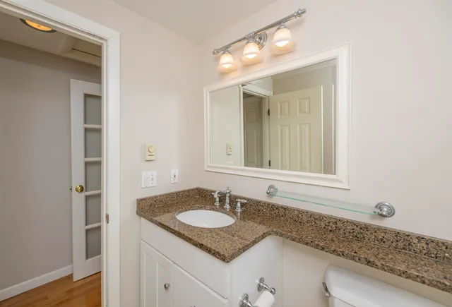 $525,000 | 235 Fox Lane, Hartford, VT 05059