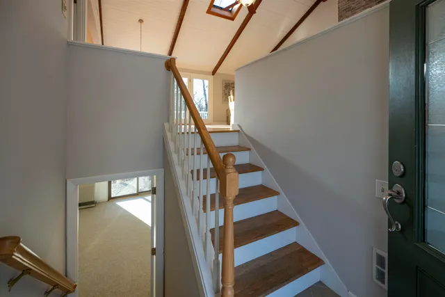 $525,000 | 235 Fox Lane, Hartford, VT 05059