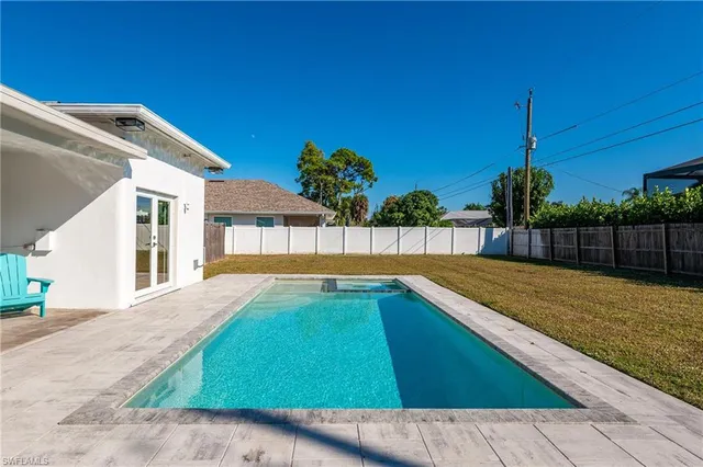 $4,300 | 714 105th Avenue North, Naples, FL 34108