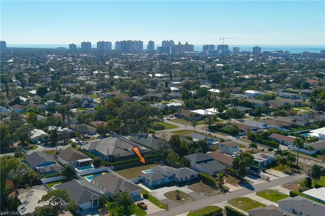 $4,300 | 714 105th Avenue North, Naples, FL 34108