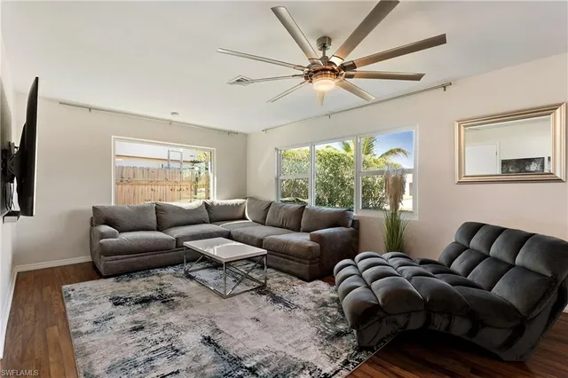 $4,300 | 714 105th Avenue North, Naples, FL 34108