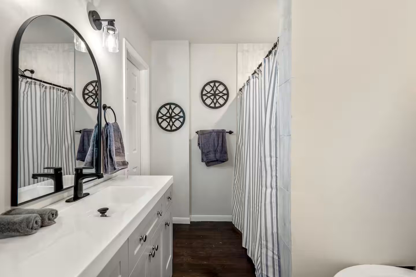 3741 Charleston Street Houston, TX 77021 - Photo 25 of 37 Bath 3 features a freestanding tub and separate shower.
