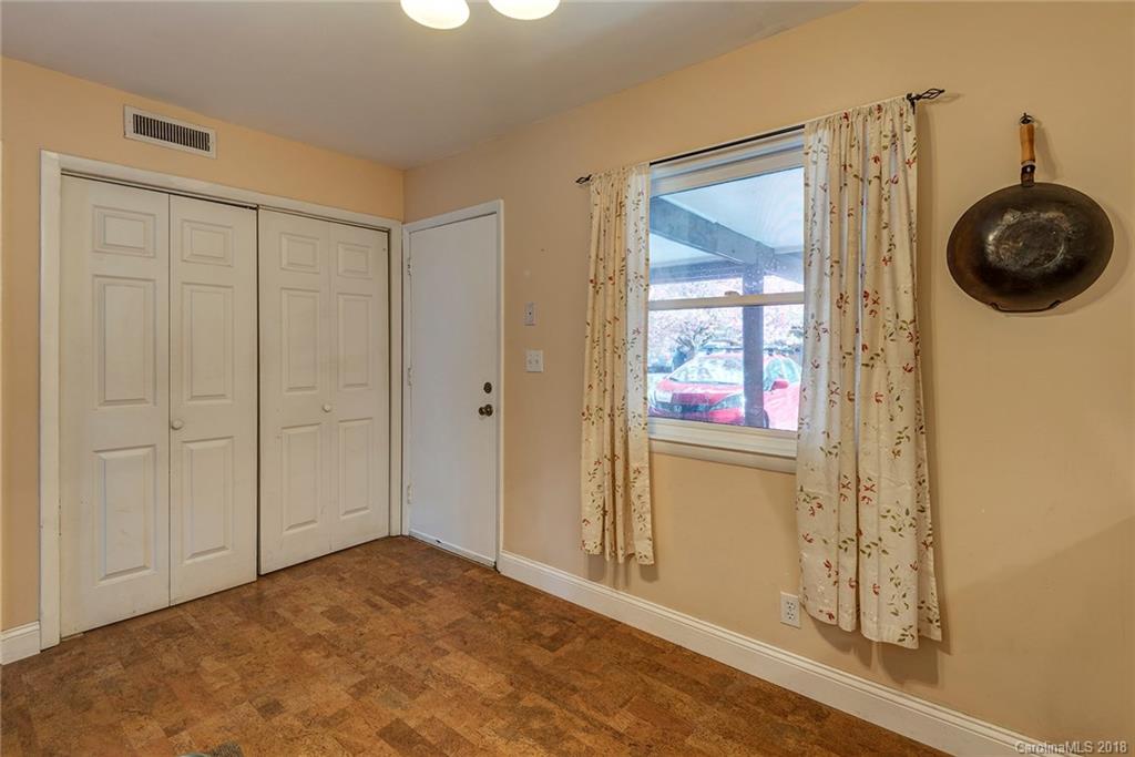 26 Maple Ridge Lane Asheville, NC 28806 - Photo 3 of 27 Gallery Image 3