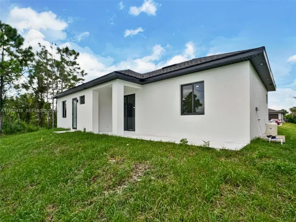 $2,600 | Sunshine, Lehigh Acres, FL 33976