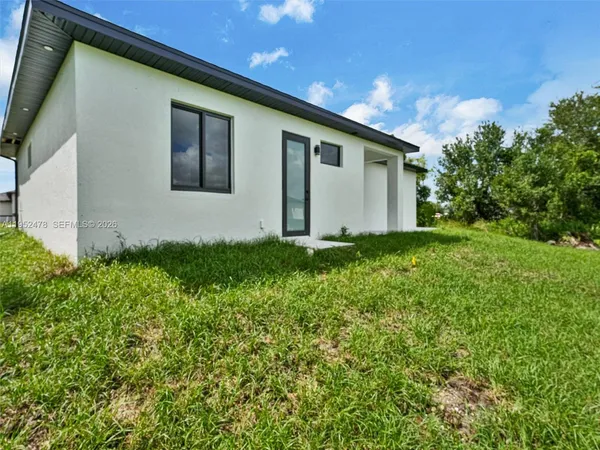 $2,600 | Sunshine, Lehigh Acres, FL 33976