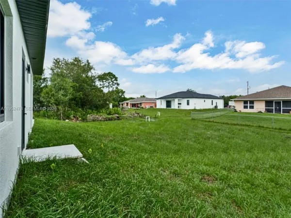 $2,600 | Sunshine, Lehigh Acres, FL 33976