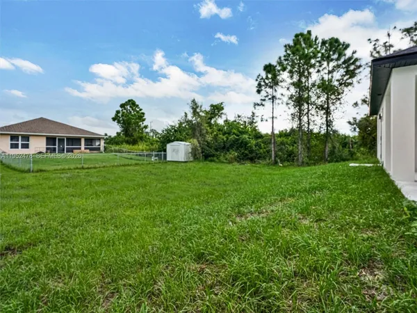 $2,600 | Sunshine, Lehigh Acres, FL 33976
