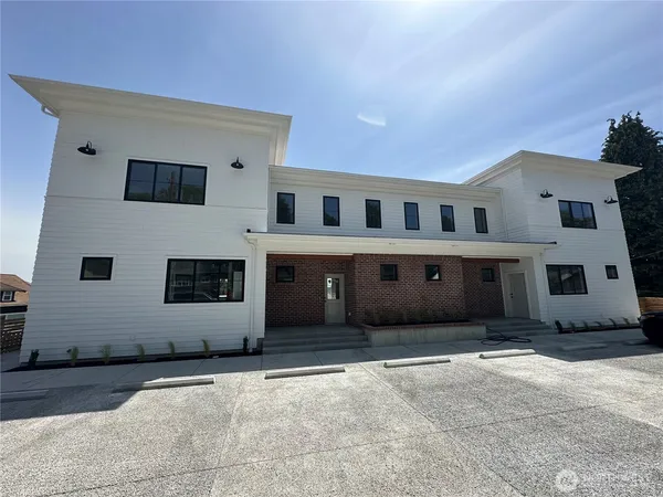 $499,900 | 105 South 8th Street, Unit 102, Lynden, WA 98264