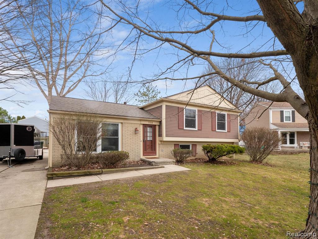 736 Kirkton Court Rochester Hills, MI 48307 - Photo 3 of 48