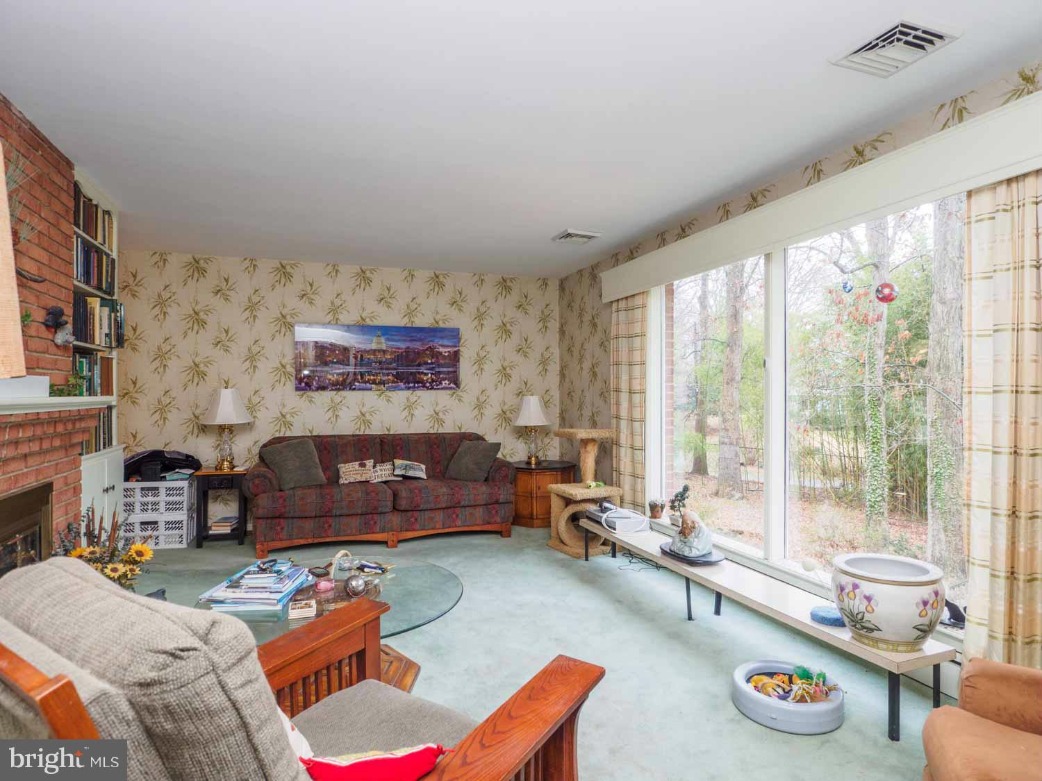 715 Midland Road Silver Spring, MD 20904 - Photo 3 of 20 Living Room
